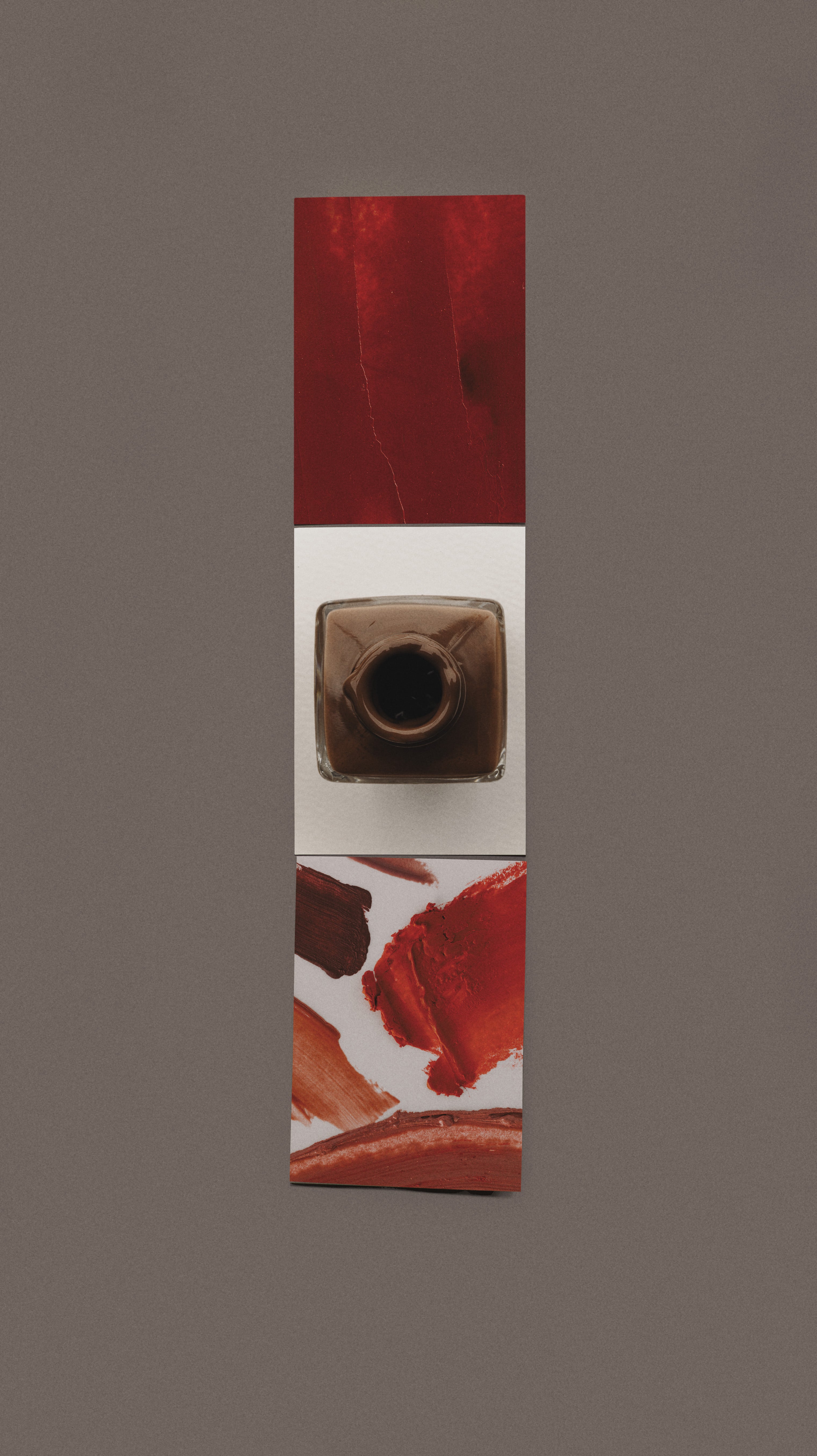 PIÈCE N°1 - Vertical Sheet Arrangement Photo Mockup